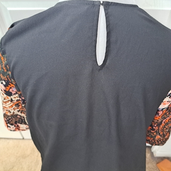 Wayf Floral & Paisley Side Slit Blouse  Size M - Picture 5 of 13